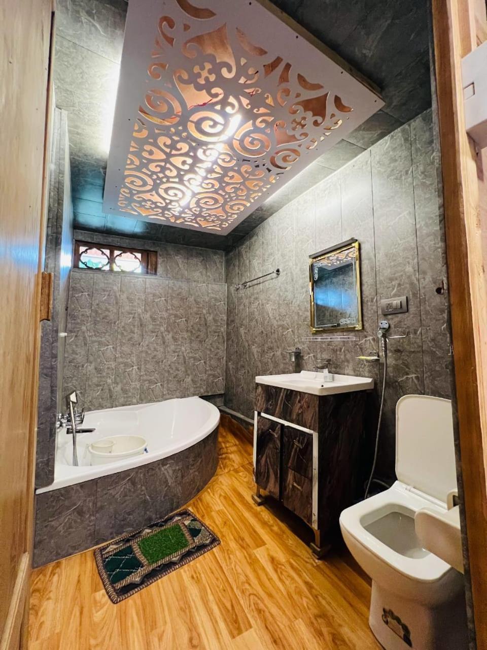 מלון Srīnagar New Zealand Group Of Houseboats מראה חיצוני תמונה